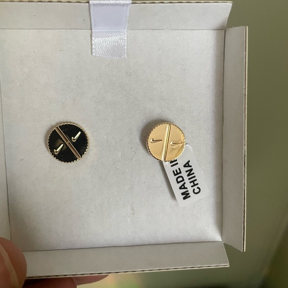 NIB Nike Join Forces Gold Colored Shoe Jewelry - Picture 2 of 5